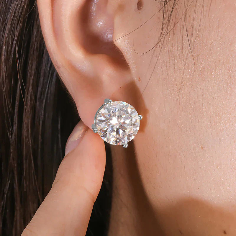 The Pure Seal Moissanite Earrings - Image 5